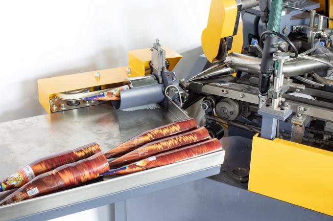 PRY-220/300 سرعت بالا یخچال مخروطی نوع کاغذ لیوان آستین ساخت ماشین 10