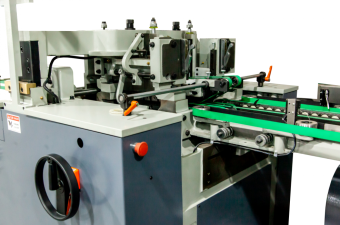 ماشین PRY-8D برای جمع آوری و کتاب کردن و دوخت و تراشیدن صندلی 8